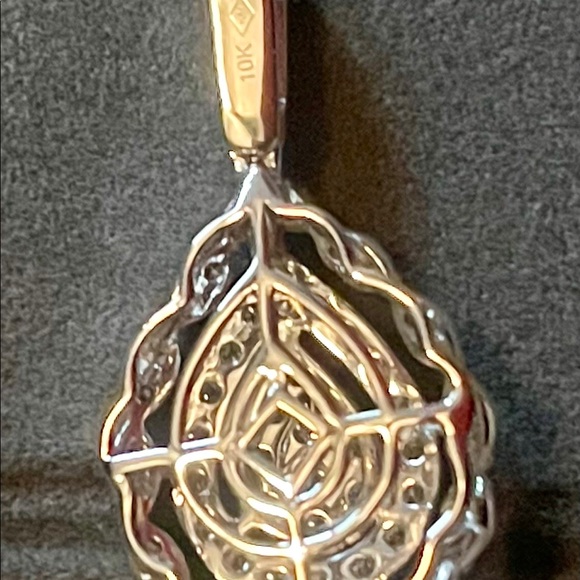 10k WHITE GOLD NECKLACE WITH GOLD/DIAMOND PENDANT. - Picture 3 of 5